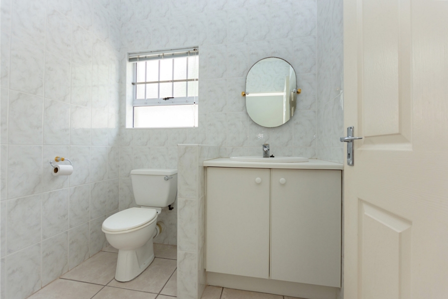 4 Bedroom Property for Sale in Middedorp Western Cape